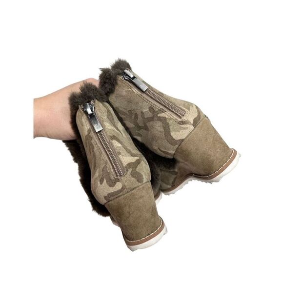 Pelle Moda Boots Size 6.5 Erin Faux Fur Trim Wedge Camouflage Zip Booties - Picture 9 of 11